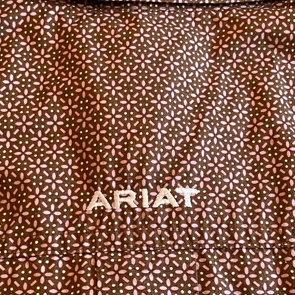 ARIAT LOGO WESTERN PRINT 100% COTTON SHIRT SZ M EUC - Picture 3 of 8